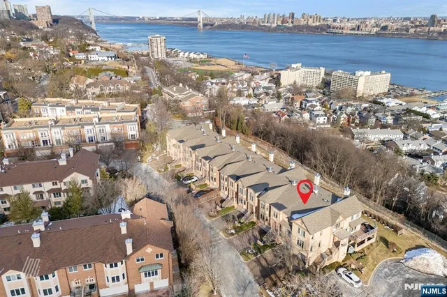 $1,830,573 | 29 Victoria Place West, Fort Lee, NJ 07024