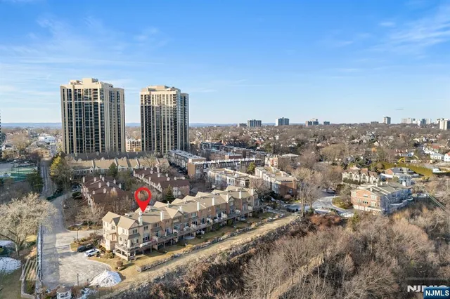 $1,830,573 | 29 Victoria Place West, Fort Lee, NJ 07024