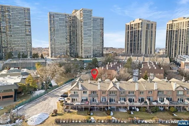 $1,830,573 | 29 Victoria Place West, Fort Lee, NJ 07024