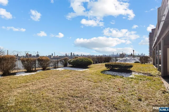 $1,830,573 | 29 Victoria Place West, Fort Lee, NJ 07024