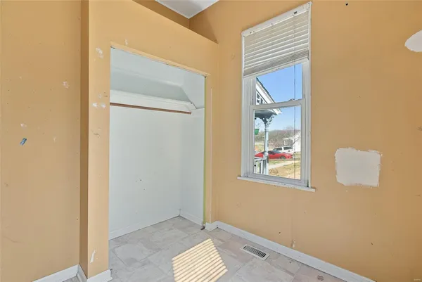 $84,900 | 104 North 4th Street, De Soto, MO 63020