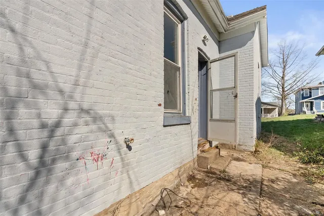 $84,900 | 104 North 4th Street, De Soto, MO 63020