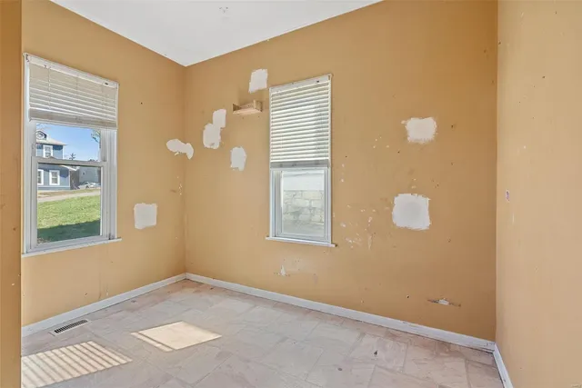 $84,900 | 104 North 4th Street, De Soto, MO 63020