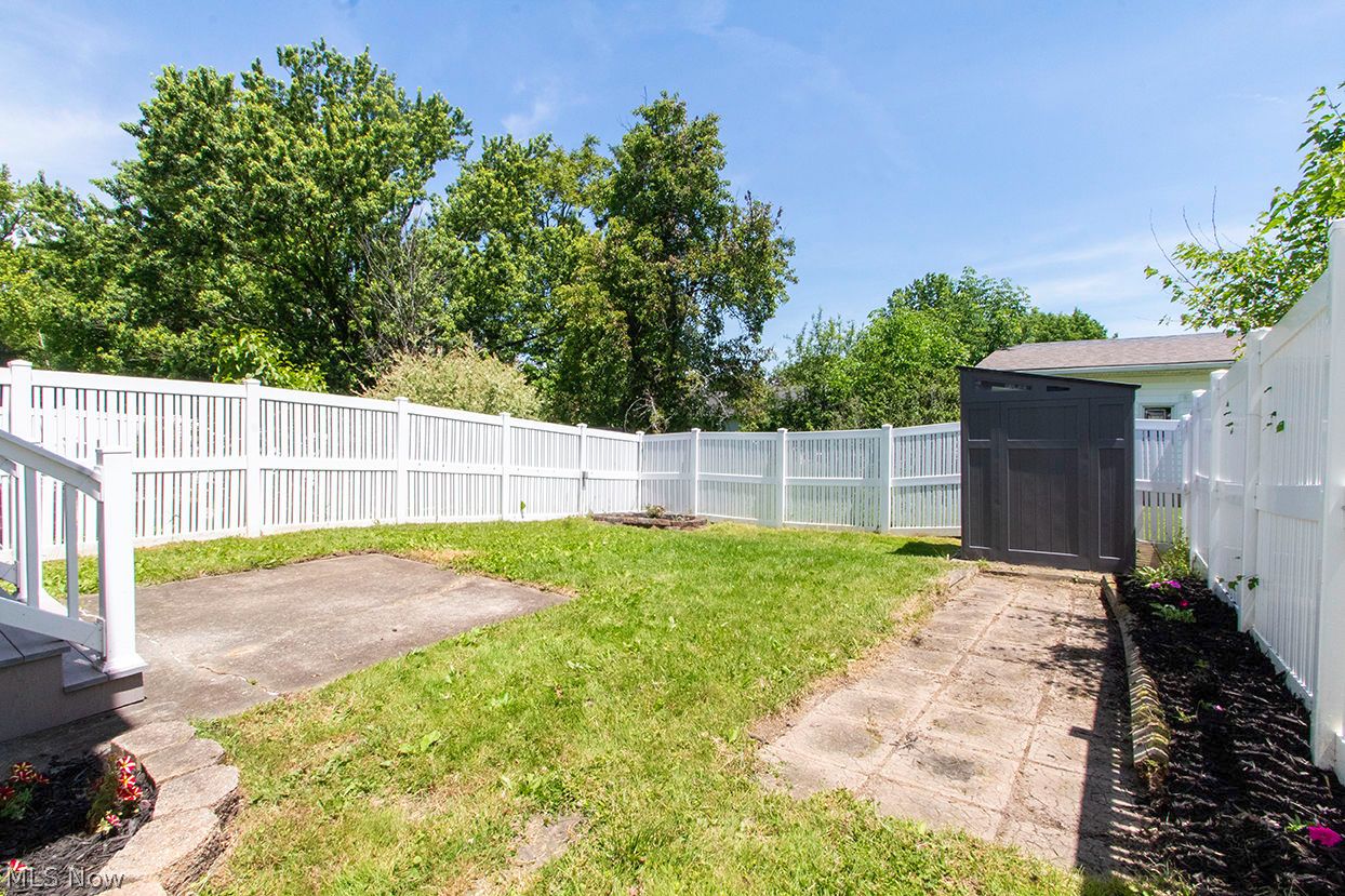 816 Wadsworth Road, Unit A7 Medina, OH 44256 - Photo 26 of 29 Back yard