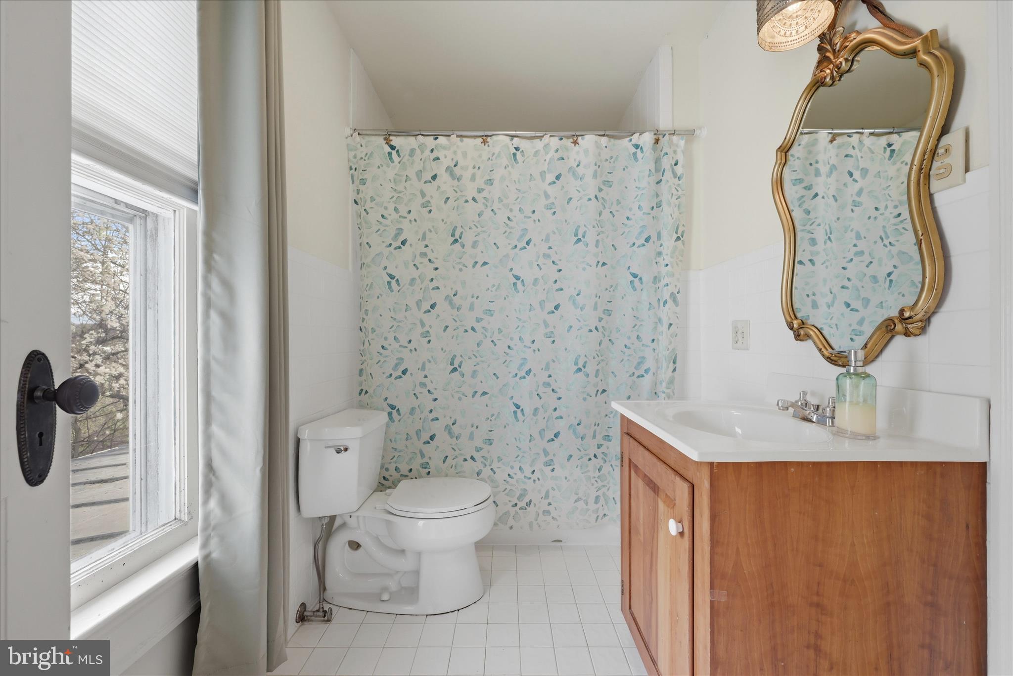 171 Laurel Grove Road Winchester, VA 22602 - Photo 34 of 83 a bathroom with a sink toilet and shower