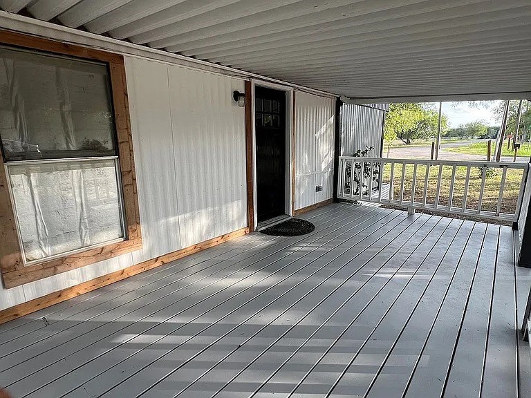 700 Lopez George West, TX 78022 - Photo 3 of 10