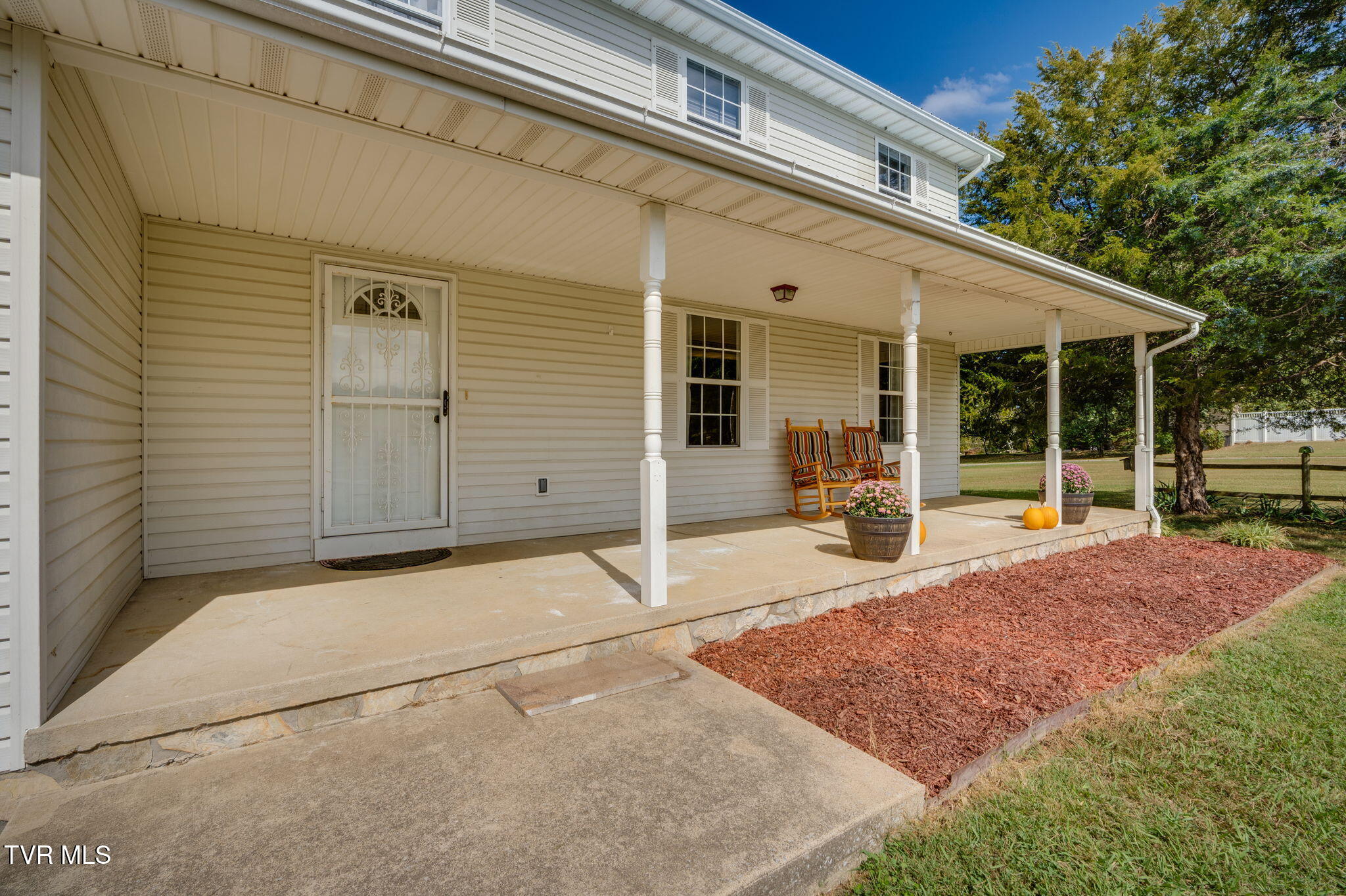 705 Keller Road Afton, TN 37616 - Photo 4 of 35 004