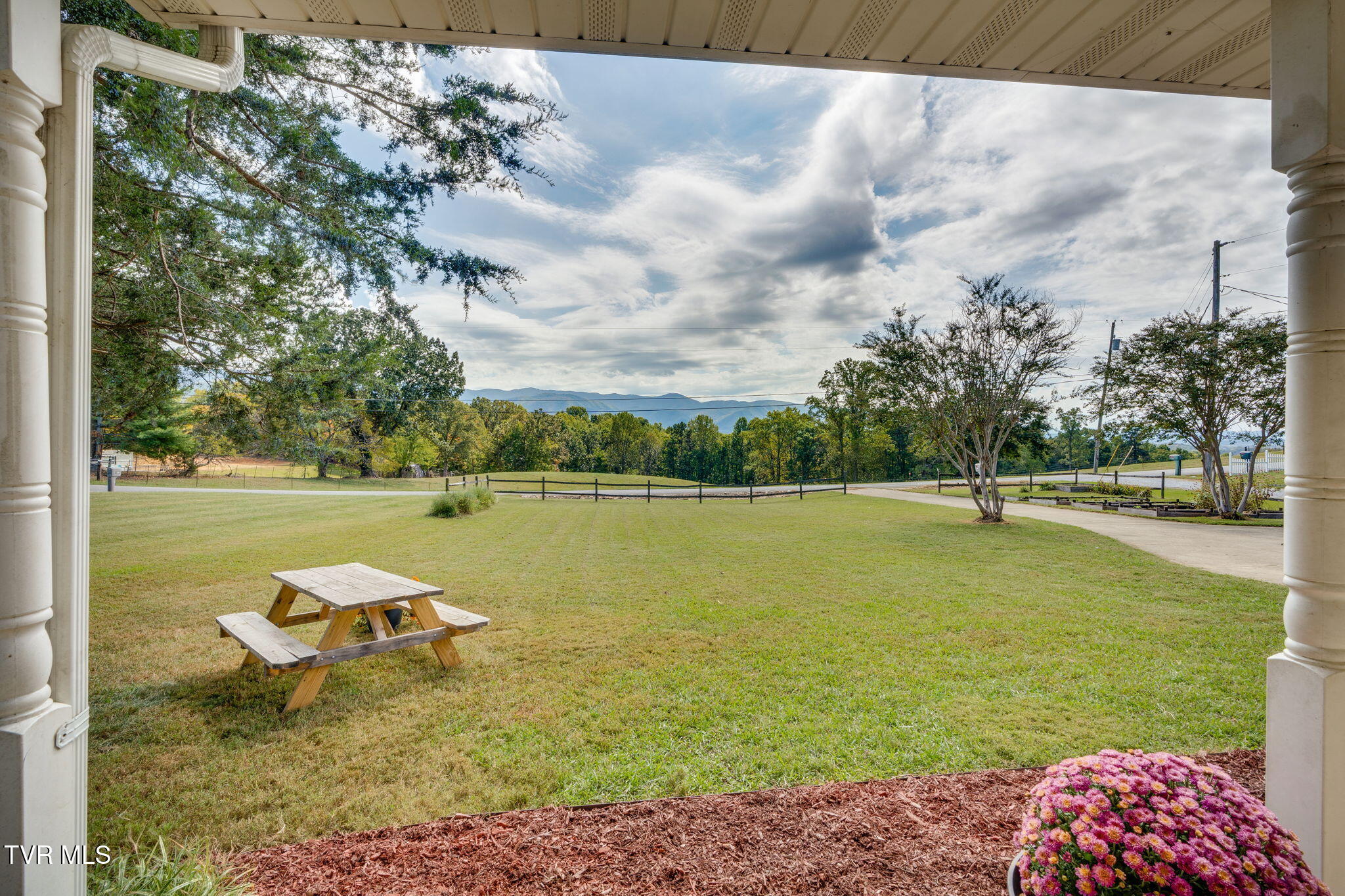 705 Keller Road Afton, TN 37616 - Photo 5 of 35 005