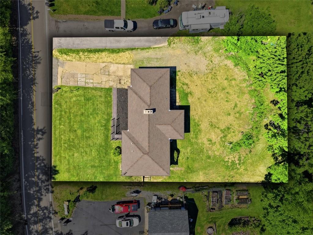 524 McElheny Road Glenshaw, PA 15116 - Photo 5 of 41 an aerial view of a house with a yard