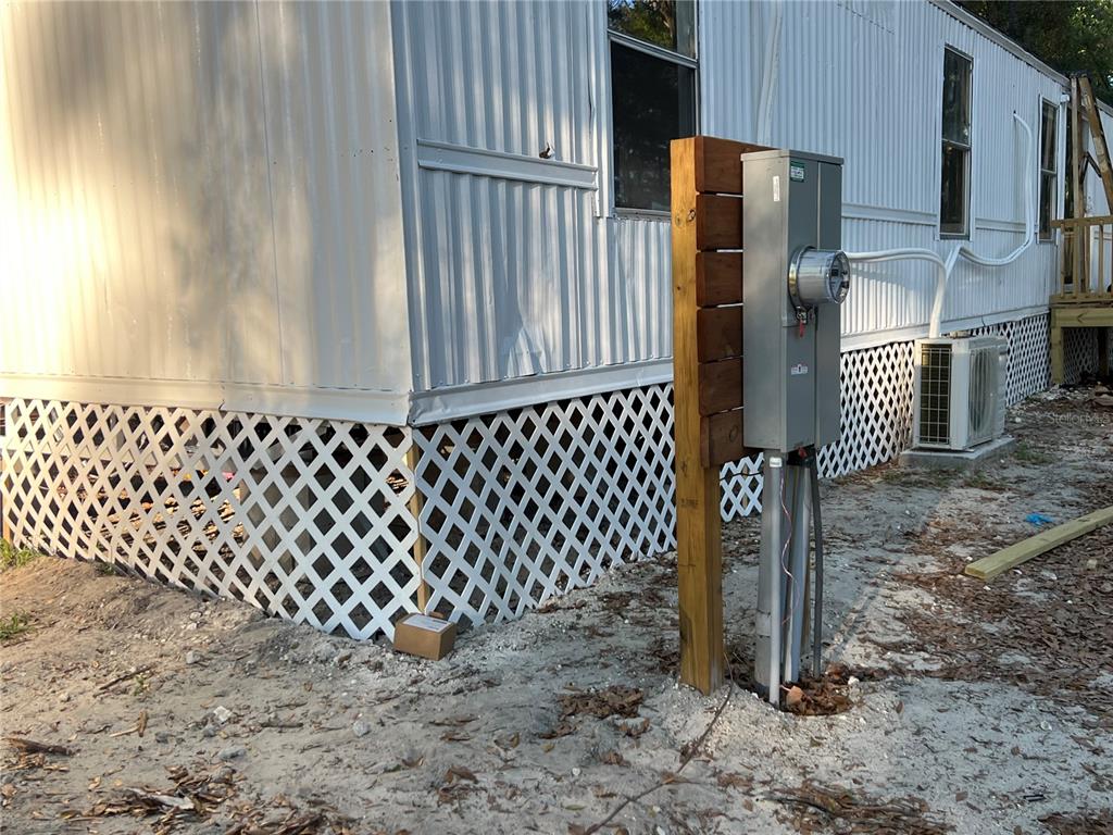 12941 208th Street O'Brien, FL 32071 - Photo 4 of 10 a bathroom with a sink