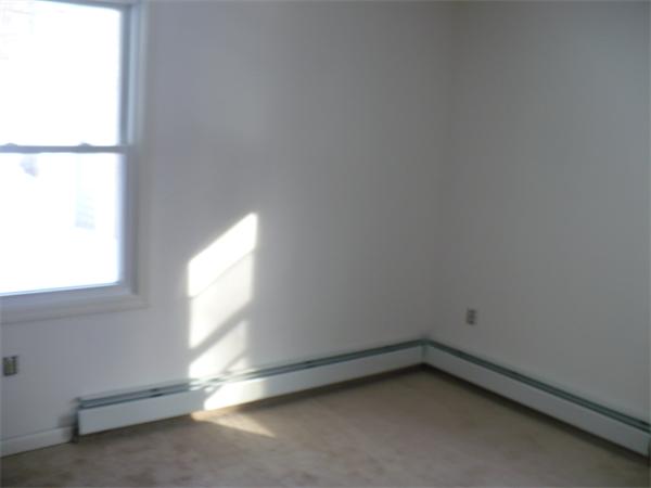 29 Conlin Road Oxford, MA 01540 - Photo 8 of 12 Gallery Image 8