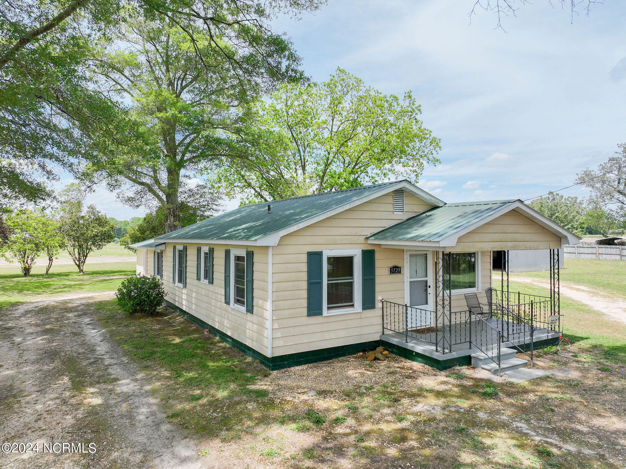 5729 William R King Road Newton Grove, NC 28366 - Photo 4 of 25 5729WilliamRKingRd-NewtonGroveNC-11