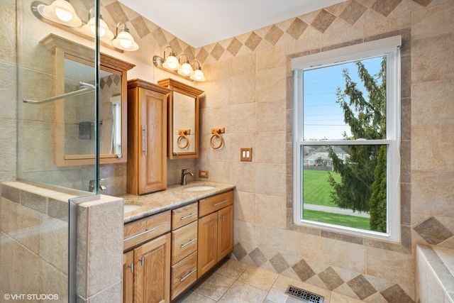 $420,000 | 366 North Fiore Parkway, Vernon Hills, IL 60061