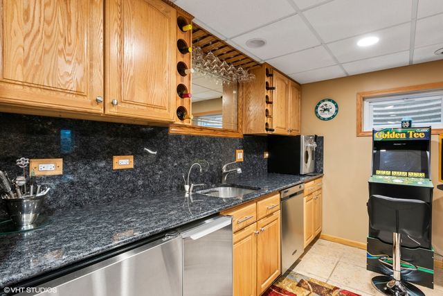 $420,000 | 366 North Fiore Parkway, Vernon Hills, IL 60061