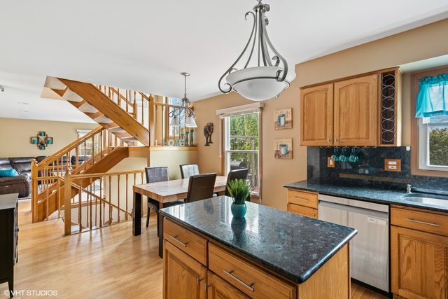 $420,000 | 366 North Fiore Parkway, Vernon Hills, IL 60061