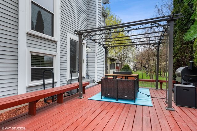 $420,000 | 366 North Fiore Parkway, Vernon Hills, IL 60061