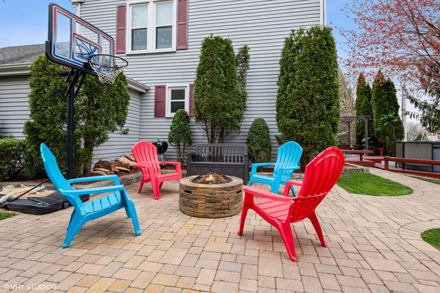 $420,000 | 366 North Fiore Parkway, Vernon Hills, IL 60061