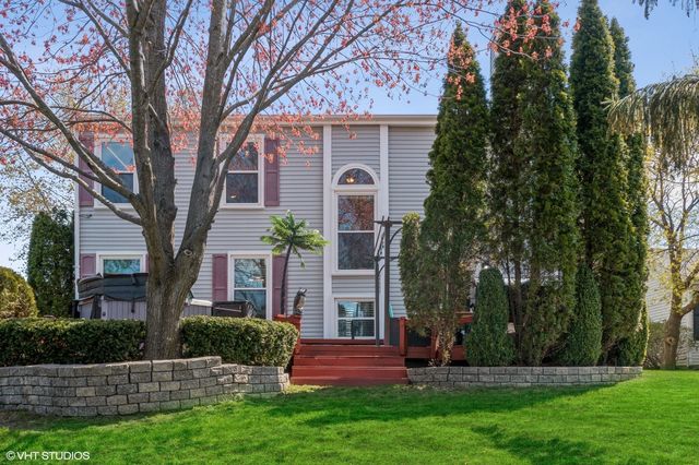 $420,000 | 366 North Fiore Parkway, Vernon Hills, IL 60061