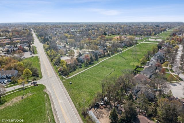 $420,000 | 366 North Fiore Parkway, Vernon Hills, IL 60061