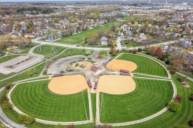 $420,000 | 366 North Fiore Parkway, Vernon Hills, IL 60061