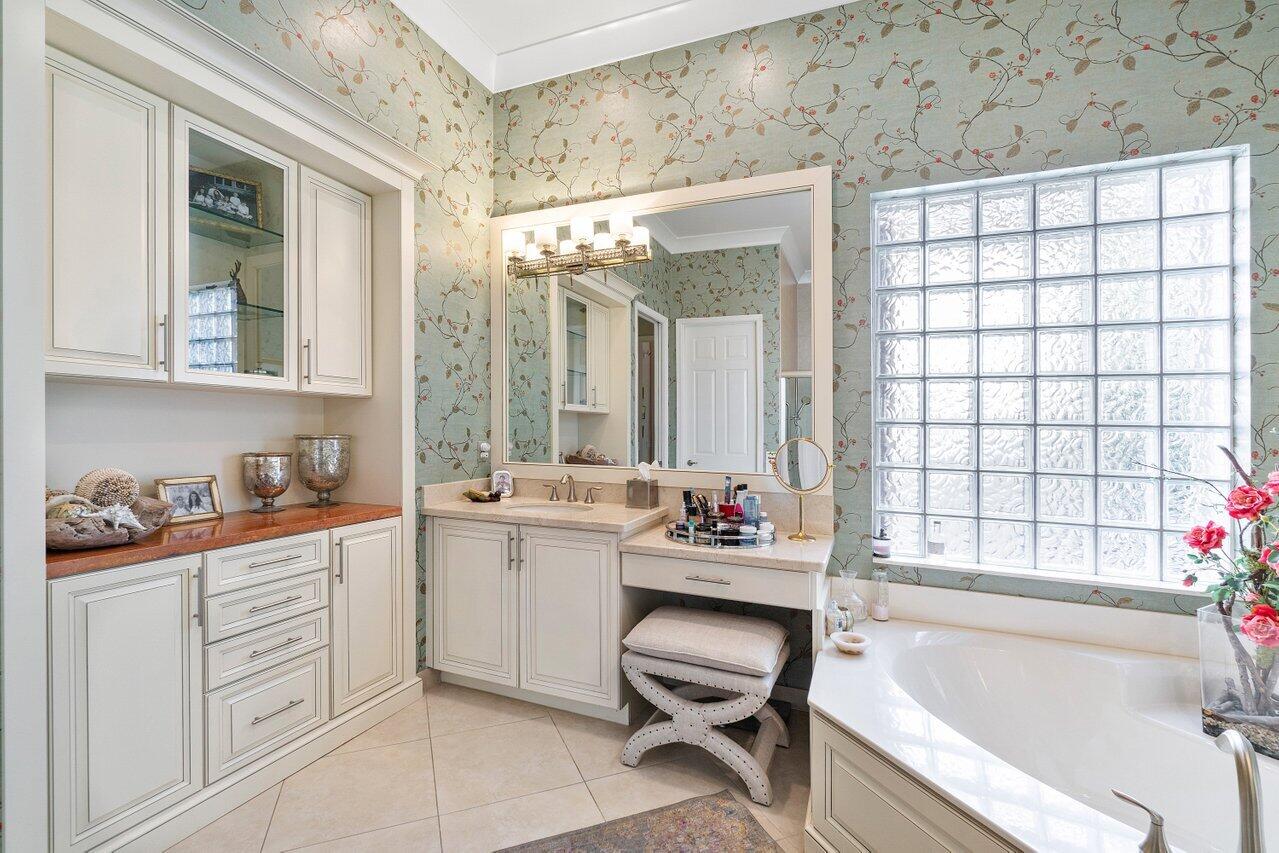9143 Ribbons Ridge Point Boynton Beach, FL 33473 - Photo 18 of 50 Master Bath