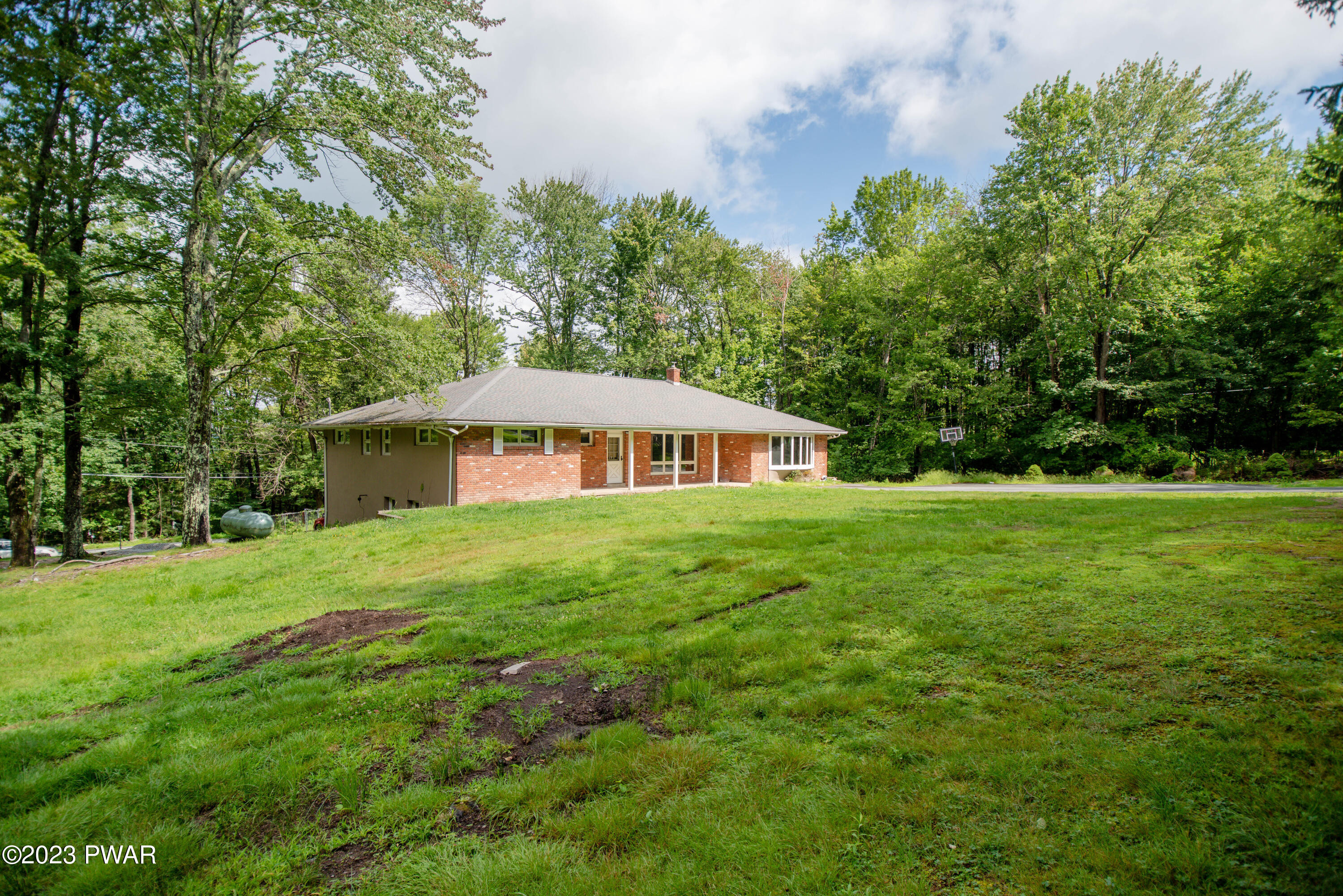 118 Ansley Road Paupack, PA 18451 - Photo 4 of 53