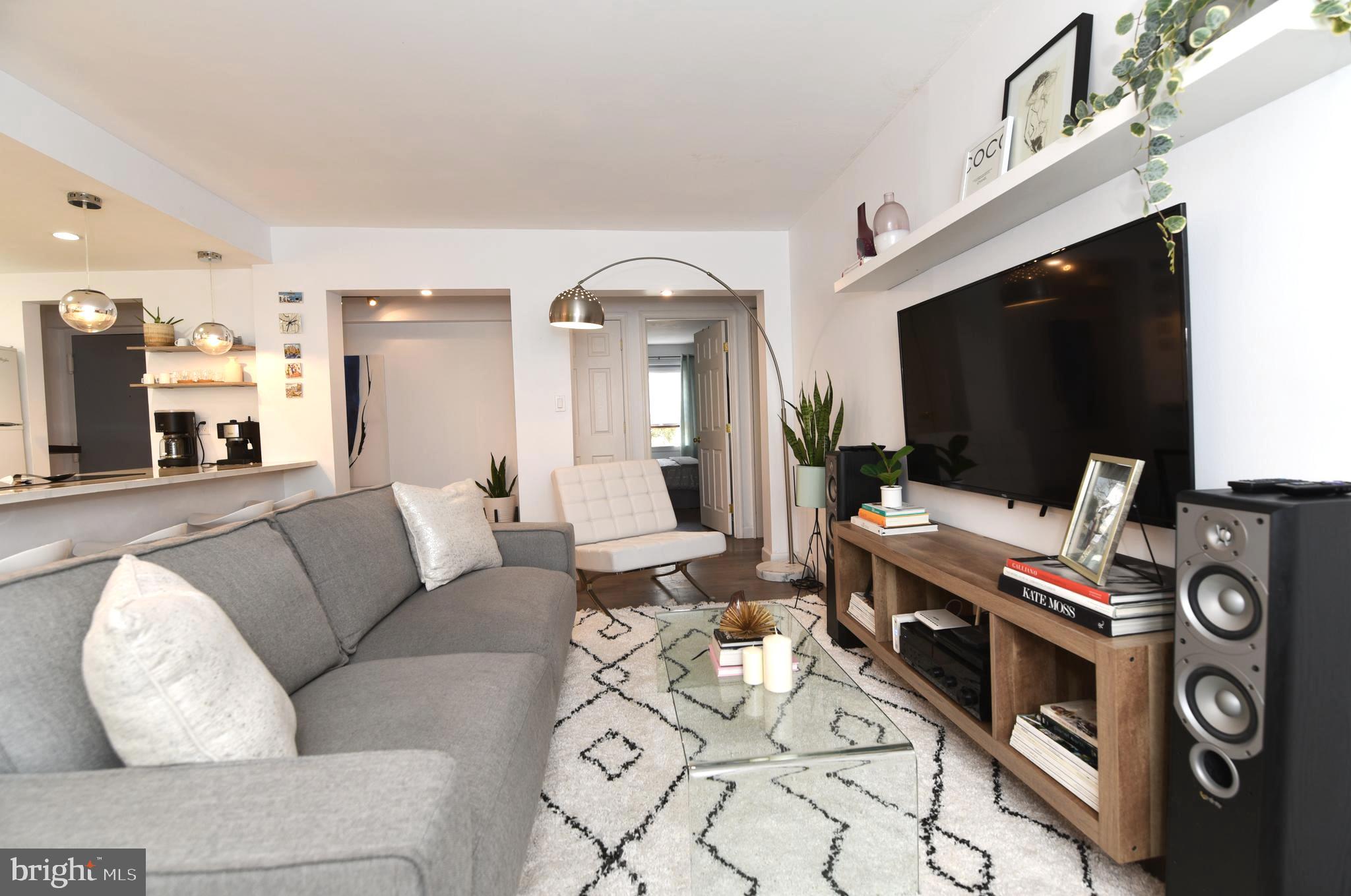 2235 Castle Rock Square, Unit 1B Reston, VA 20191 - Photo 9 of 26 Living room