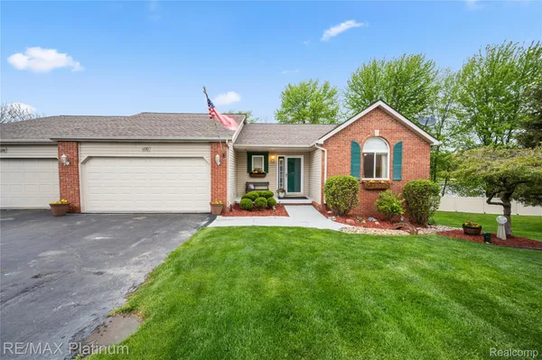 $335,000 | 1270 Crystal Pointe Circle, Fenton, MI 48430