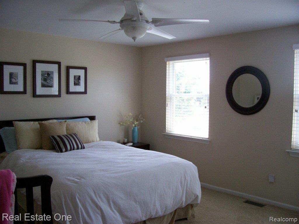 896 Darwin Pl Drive Rochester, MI 48307 - Photo 18 of 24 Bedroom 2