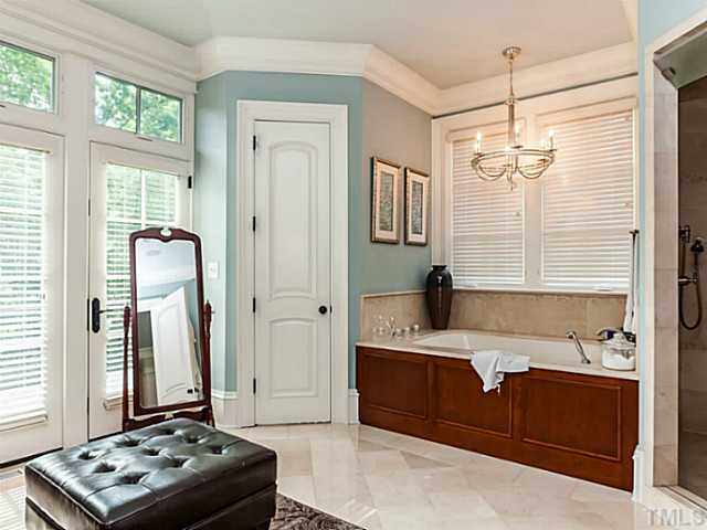 2121 Buckingham Road Raleigh, NC 27607 - Photo 13 of 25