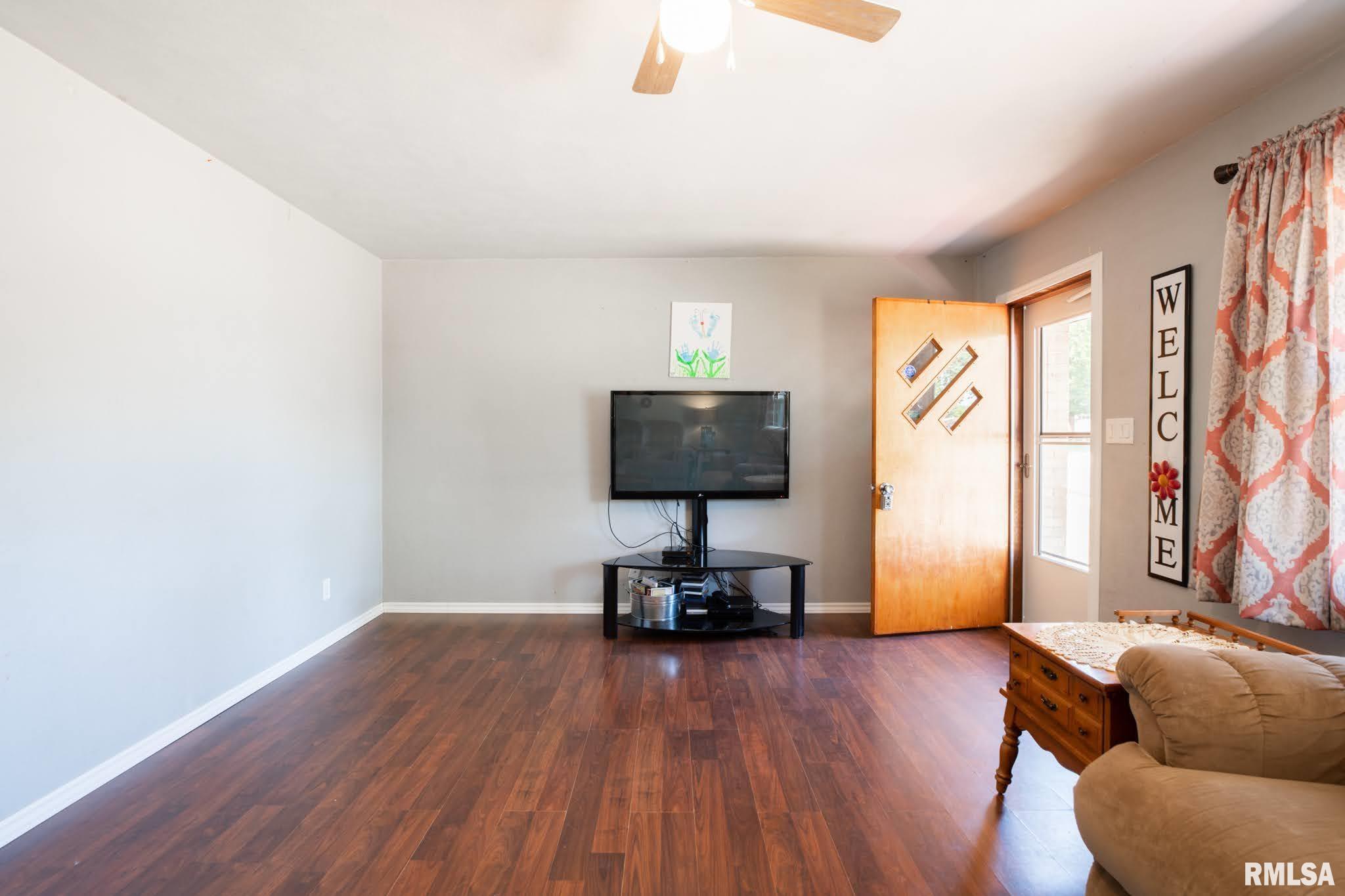 1506 James Road Pekin, IL 61554 - Photo 8 of 33 Gallery Image 8