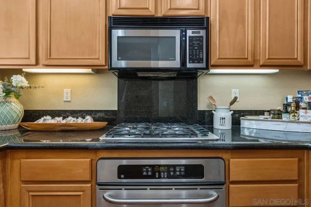 $900,000 | 16913 New Rochelle Way, Unit 83, San Diego, CA 92127