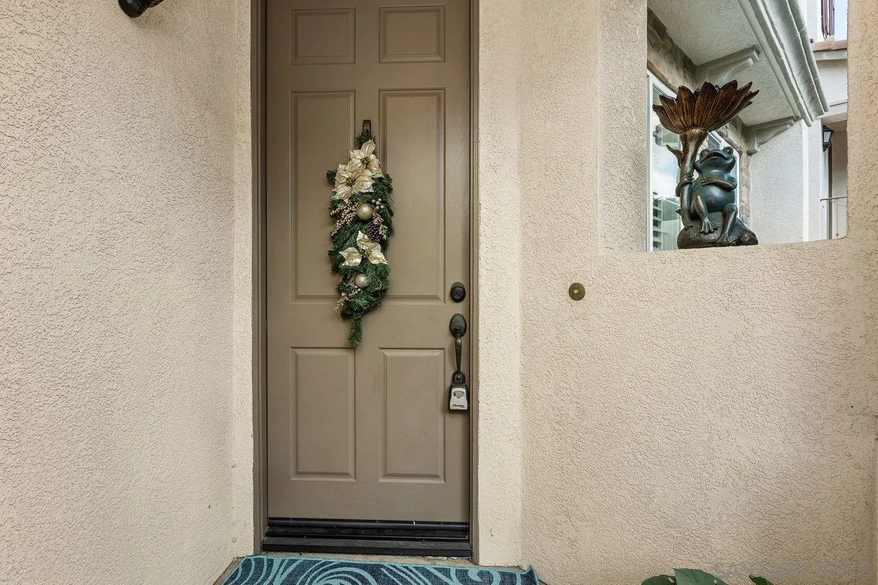 16913 New Rochelle Way, Unit 83 San Diego, CA 92127 - Photo 5 of 41
