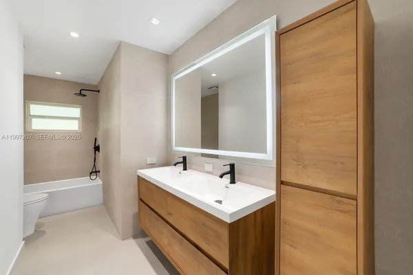 $25,000 | 19721 Northeast 23rd Avenue, Miami, FL 33180