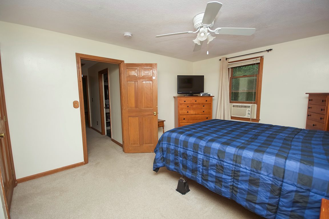 17 School House Road Sandown, NH 03873 - Photo 12 of 40