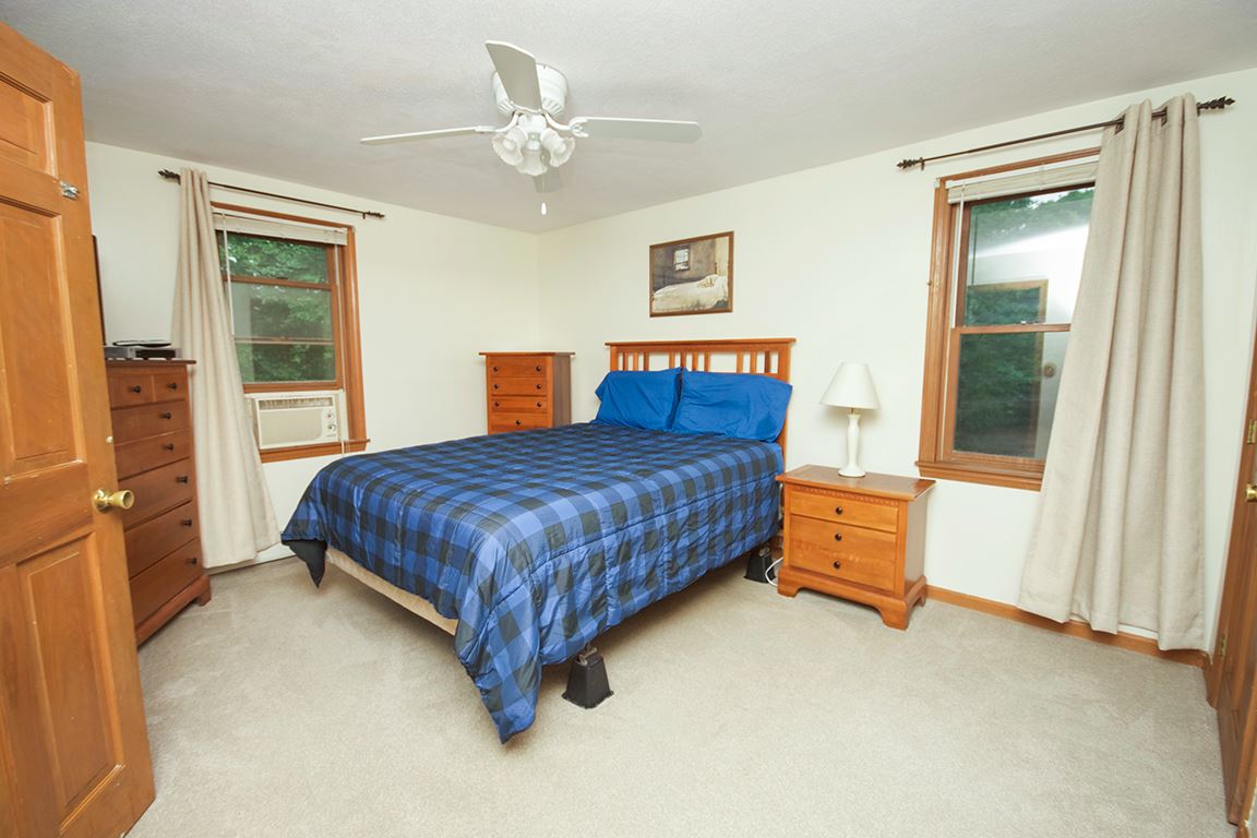 17 School House Road Sandown, NH 03873 - Photo 13 of 40