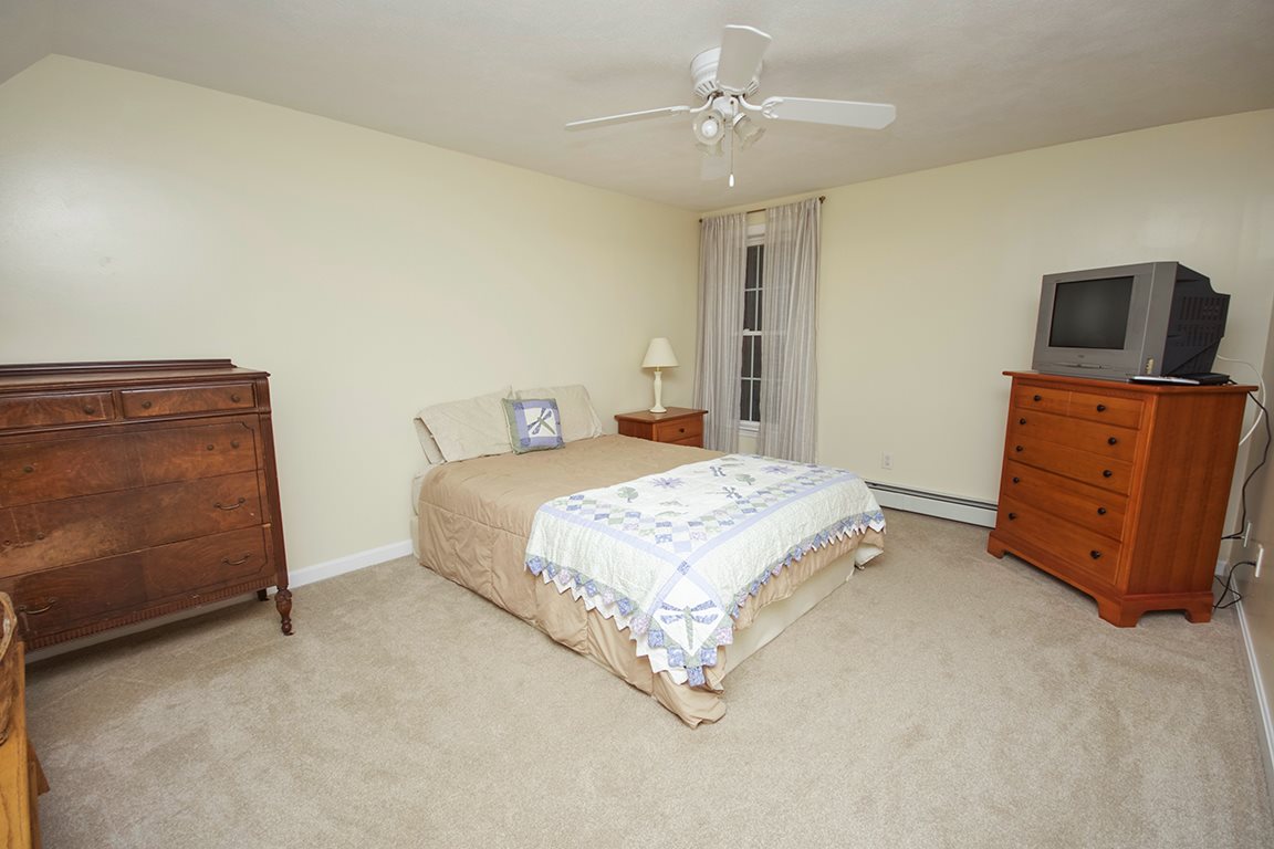 17 School House Road Sandown, NH 03873 - Photo 15 of 40