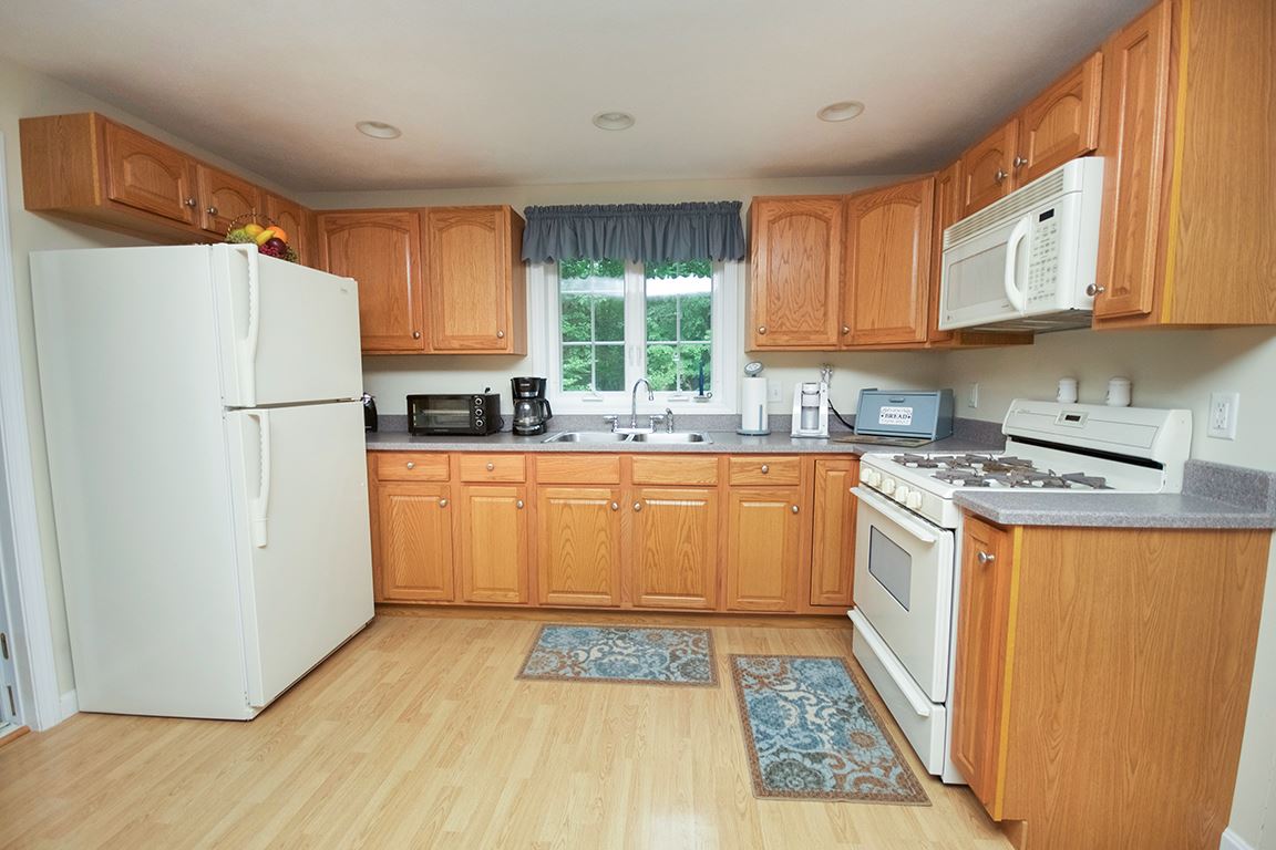 17 School House Road Sandown, NH 03873 - Photo 24 of 40