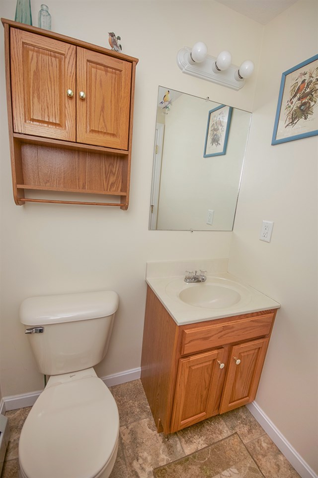 17 School House Road Sandown, NH 03873 - Photo 27 of 40