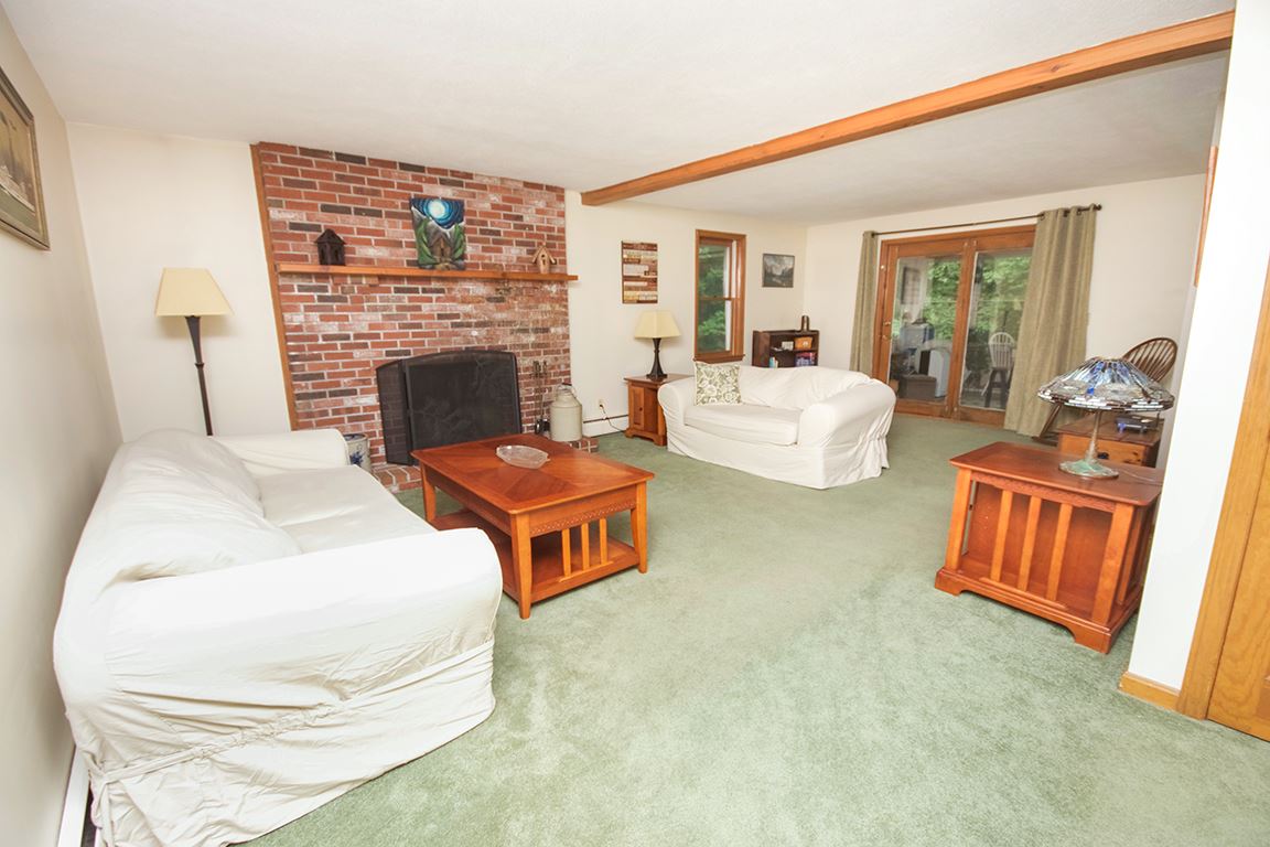 17 School House Road Sandown, NH 03873 - Photo 4 of 40