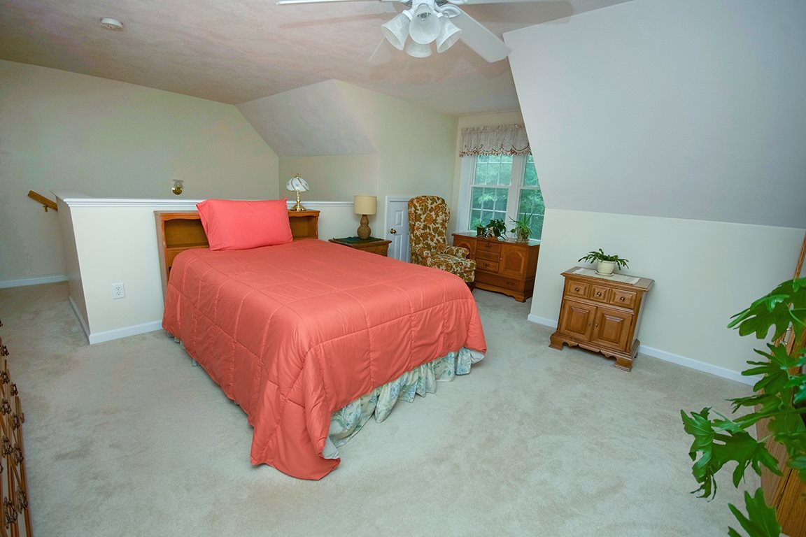17 School House Road Sandown, NH 03873 - Photo 31 of 40