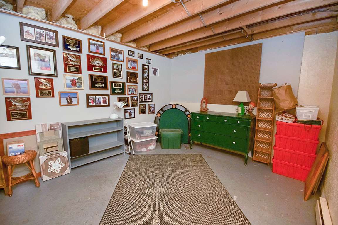 17 School House Road Sandown, NH 03873 - Photo 36 of 40