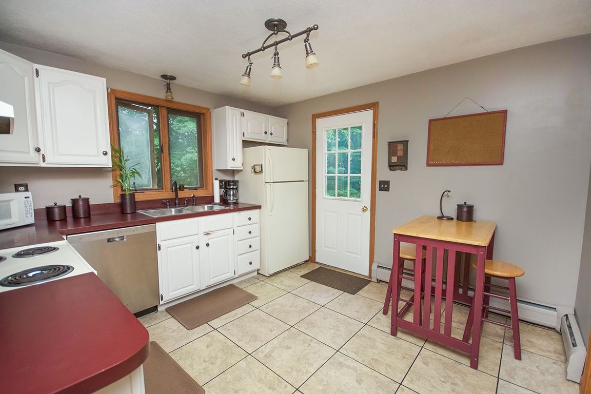 17 School House Road Sandown, NH 03873 - Photo 8 of 40