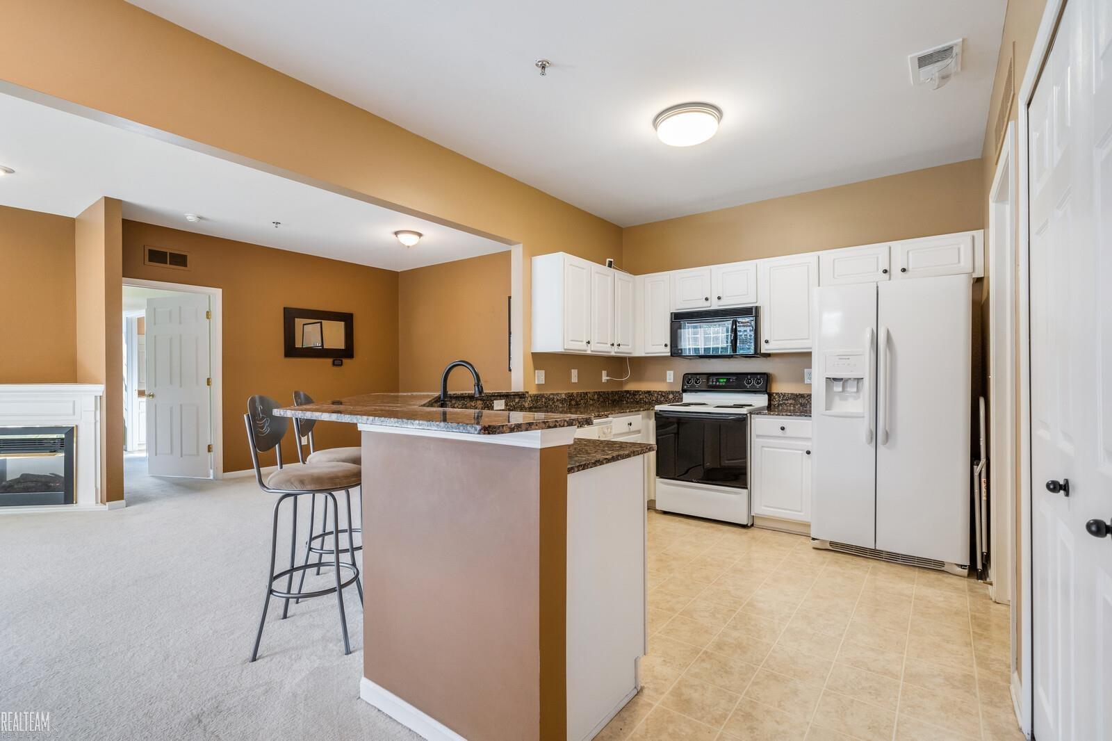 1636 Deepwood Circle Rochester, MI 48307 - Photo 11 of 31 50088040-10.JPG
