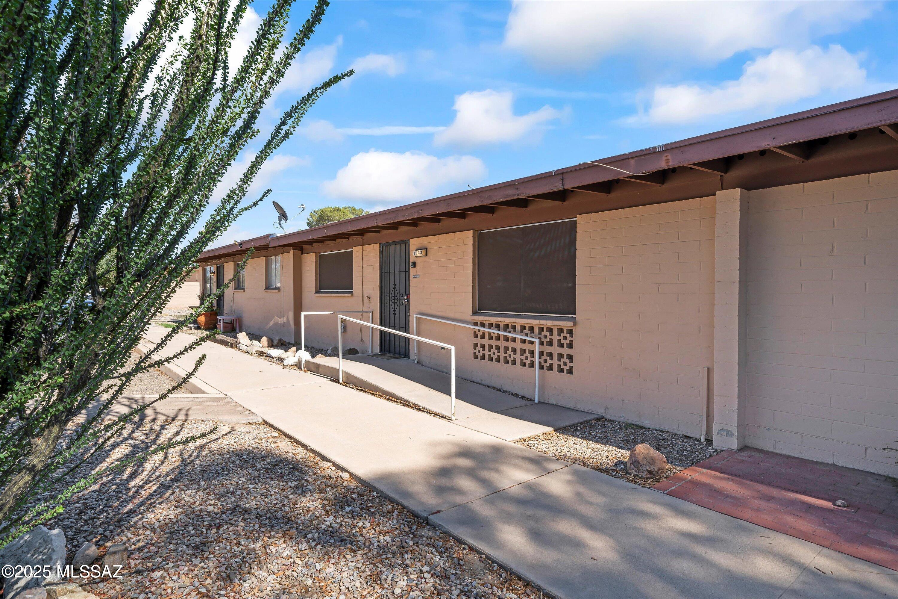 1533 West Roger Road Tucson, AZ 85705 - Photo 6 of 22
