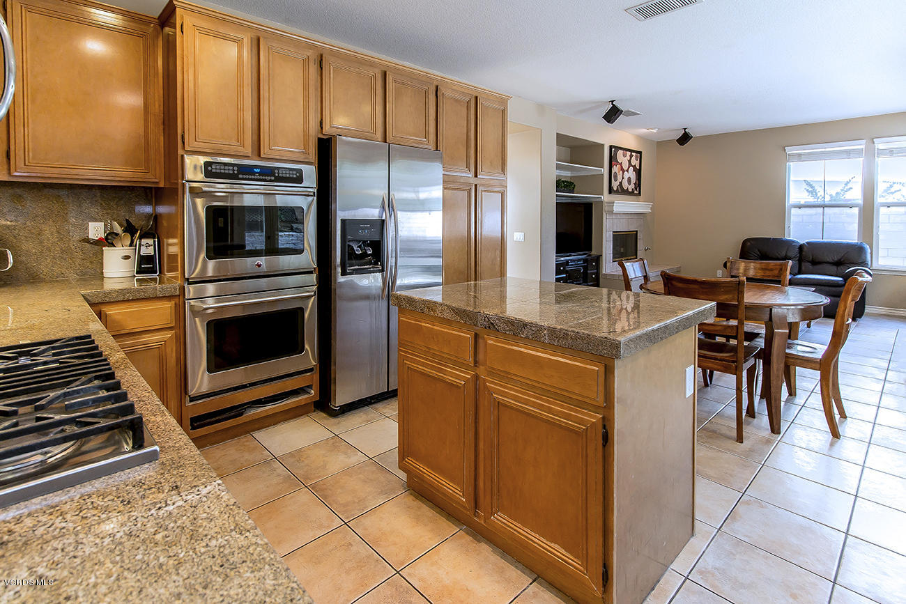 144 Park Hill Road Simi Valley, CA 93065 - Photo 22 of 45 22Kitchen