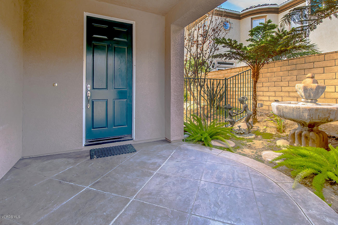 144 Park Hill Road Simi Valley, CA 93065 - Photo 5 of 45 05Front