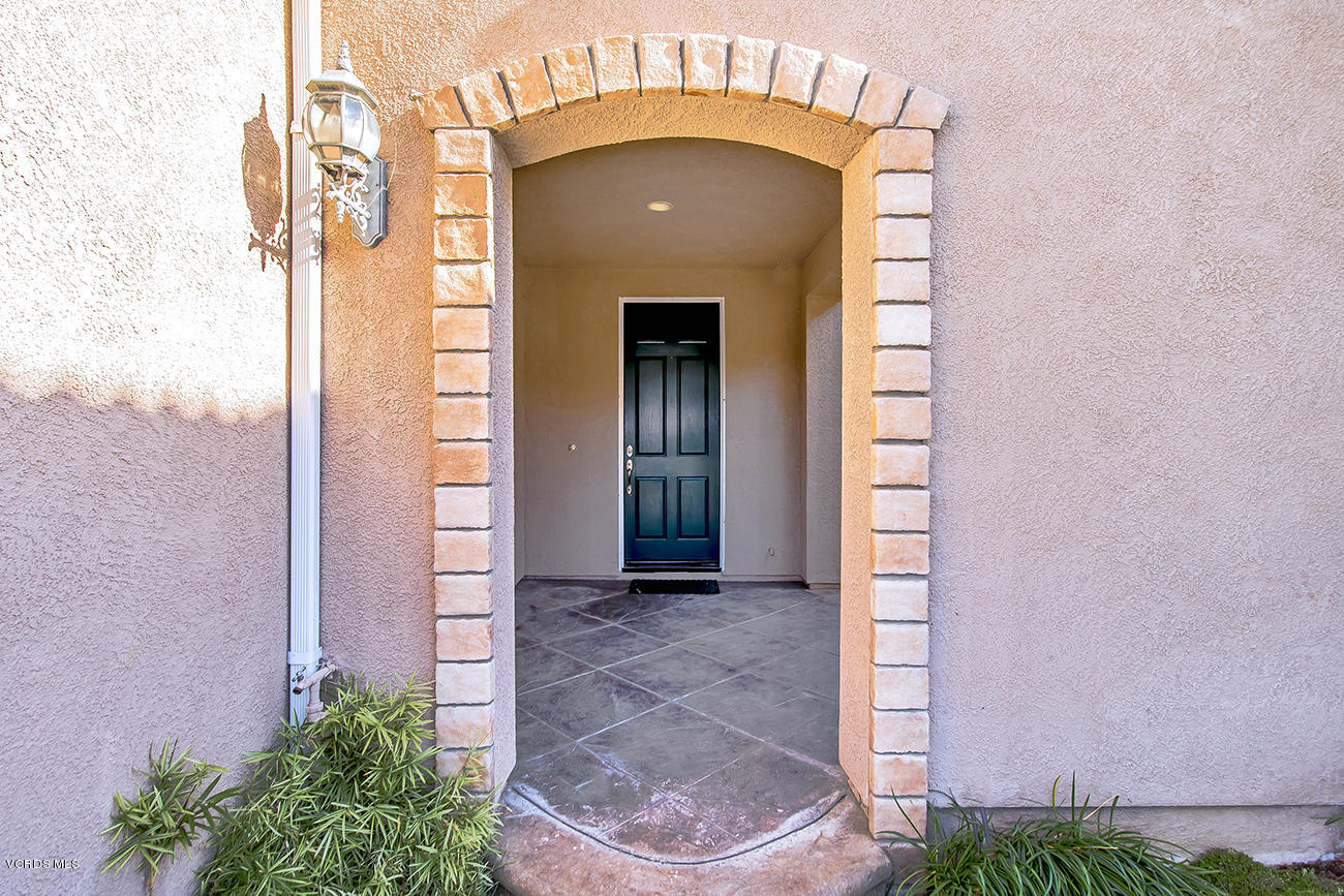 144 Park Hill Road Simi Valley, CA 93065 - Photo 6 of 45 06Front
