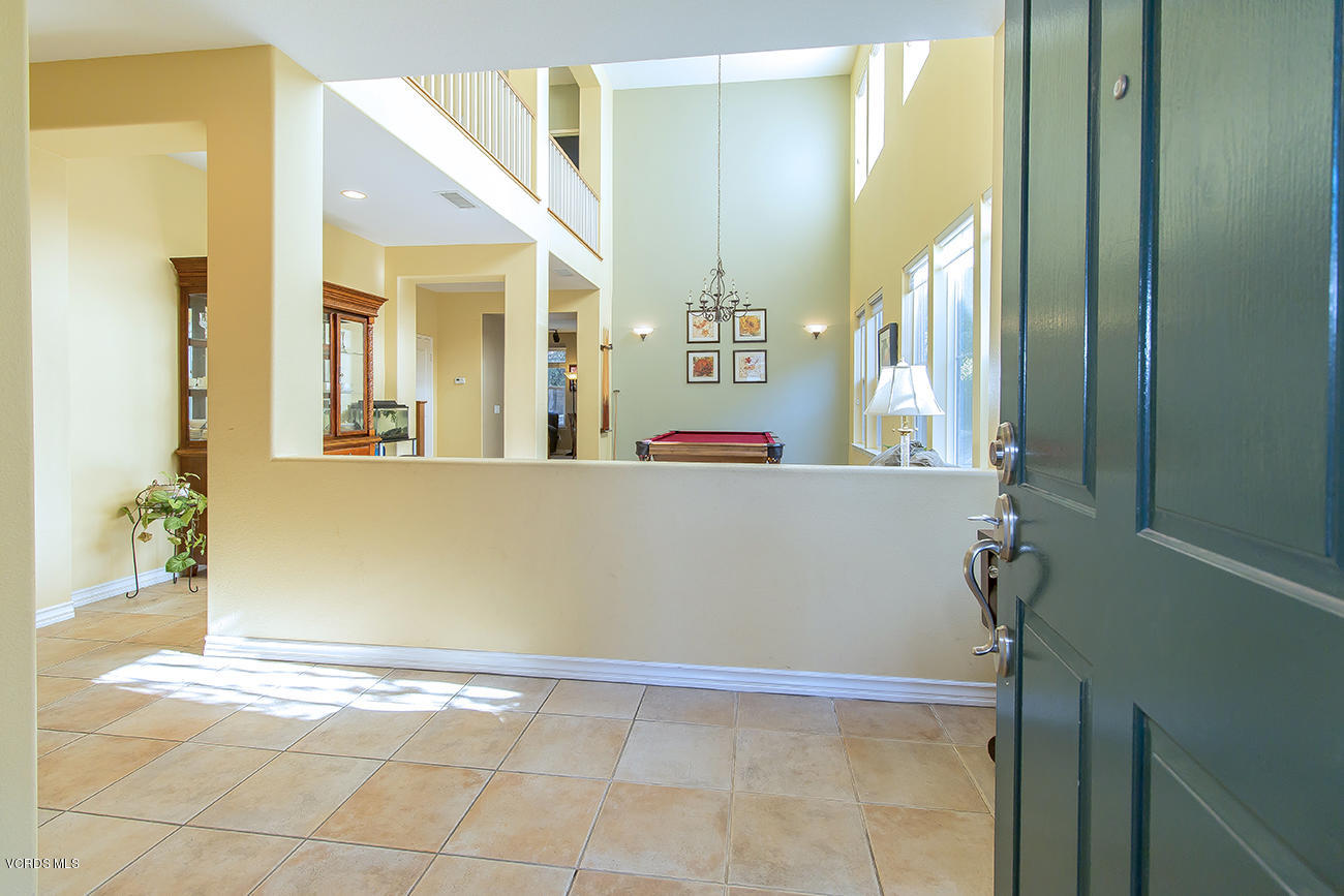 144 Park Hill Road Simi Valley, CA 93065 - Photo 7 of 45 07Entry_Living