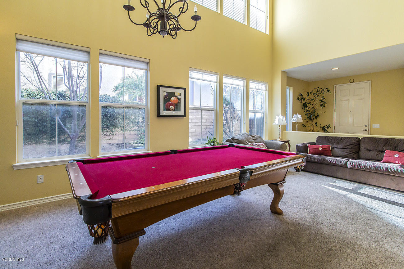 144 Park Hill Road Simi Valley, CA 93065 - Photo 9 of 45 09Entry_Living